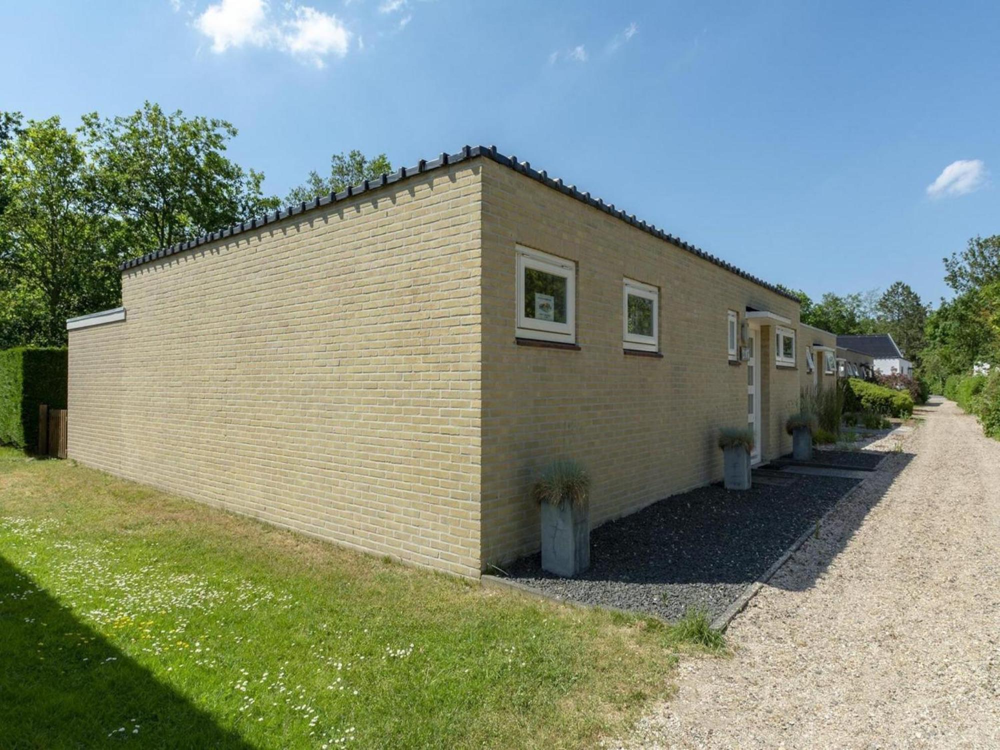 Contemporary Bungalow With Garden Sint Maartensvlotbrug Exterior photo