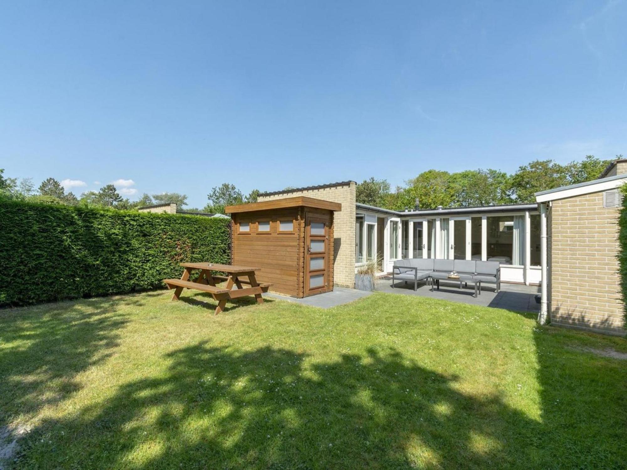 Contemporary Bungalow With Garden Sint Maartensvlotbrug Exterior photo